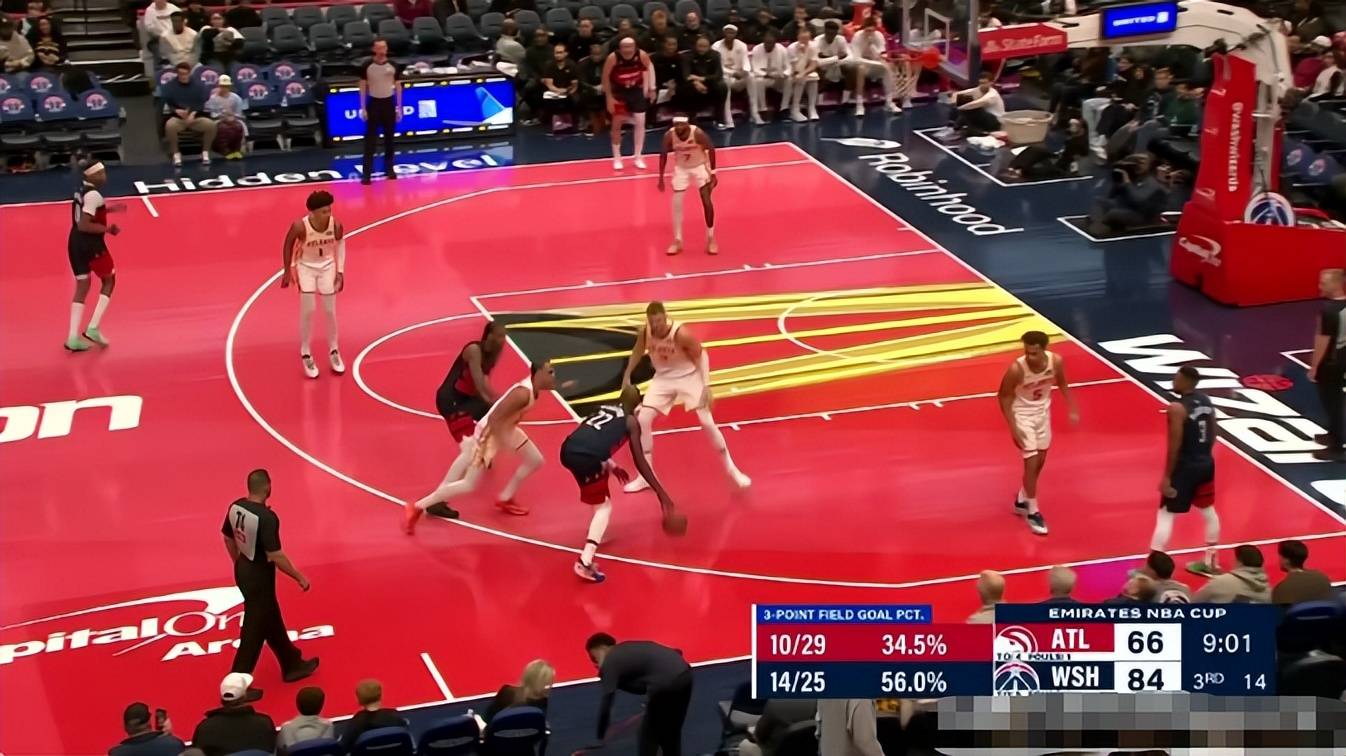 福建队鏖战猛龙,麦科勒姆高光表现 福建队鏖战猛龙,麦科勒姆高光表现