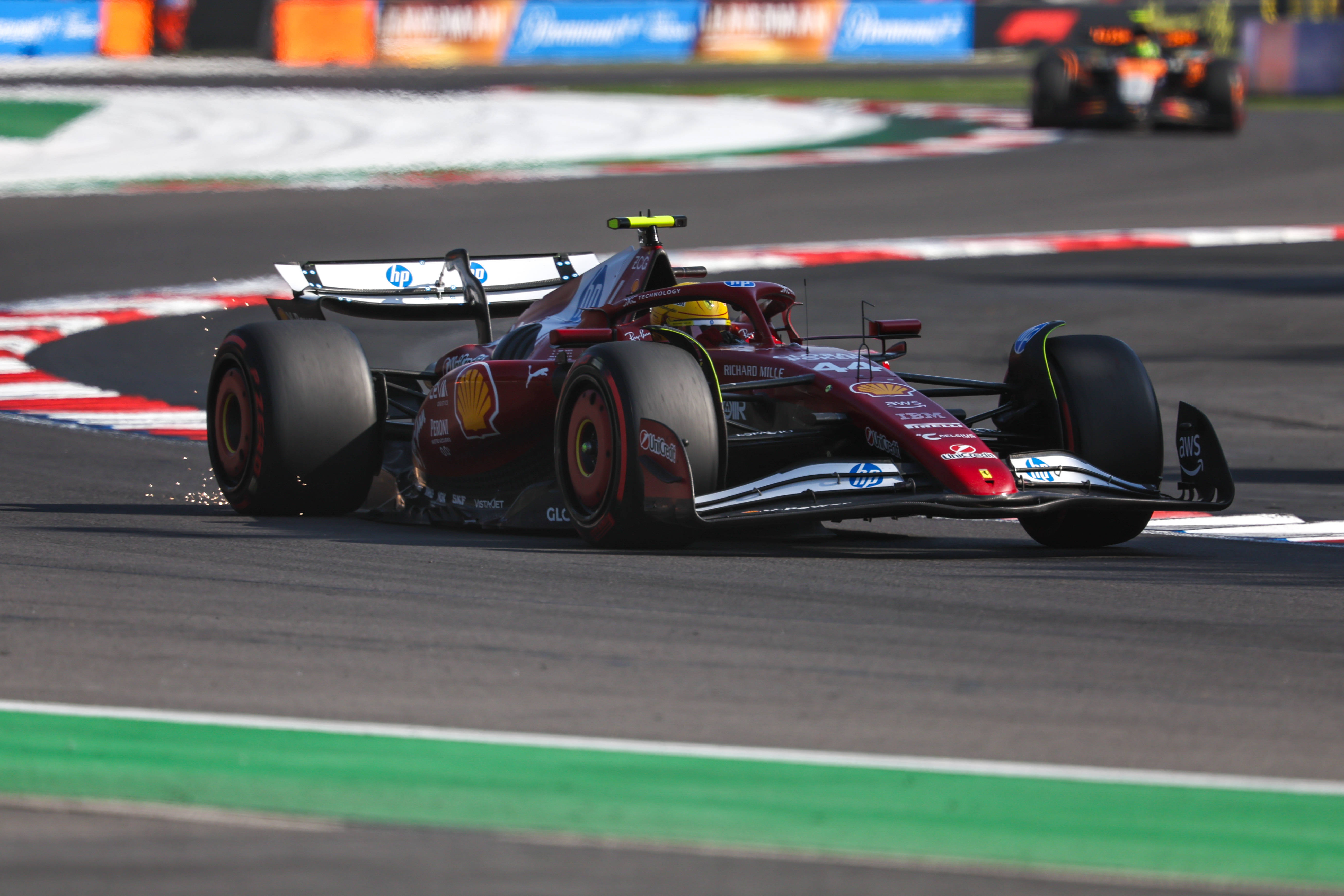 雷诺车队险胜迈凯伦,汉密尔顿状态火热 雷诺车队险胜迈凯伦,汉密尔顿状态火热