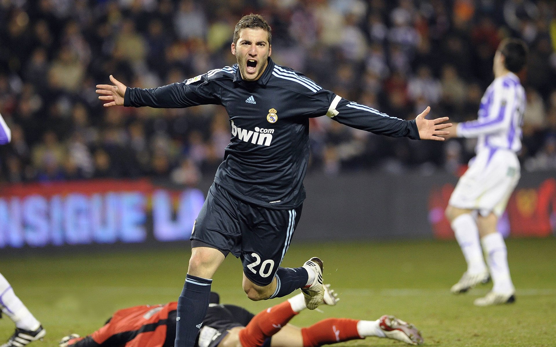 雷霆终结魔术，德罗赞成为关键先生